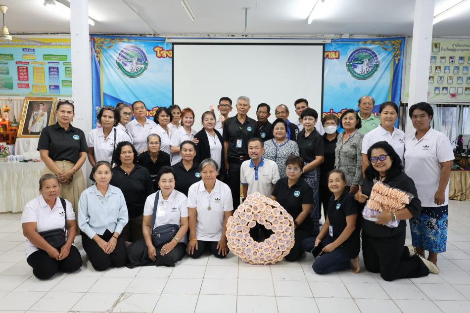 กิจกรรมการทำดอกไม้จันท์ ในหลักสูตรพัฒนาคุณภาพชีวิตผู้สูงอายุเทศบาลตำบลโพธิ์งาม